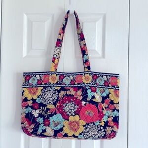 *LIKE NEW* Vera Bradley Happy Snails Large Tote 17 x 11 - Great for Everyday Use